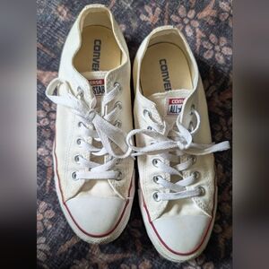 Chuck Taylor Converse All-Star Cream Low Tops